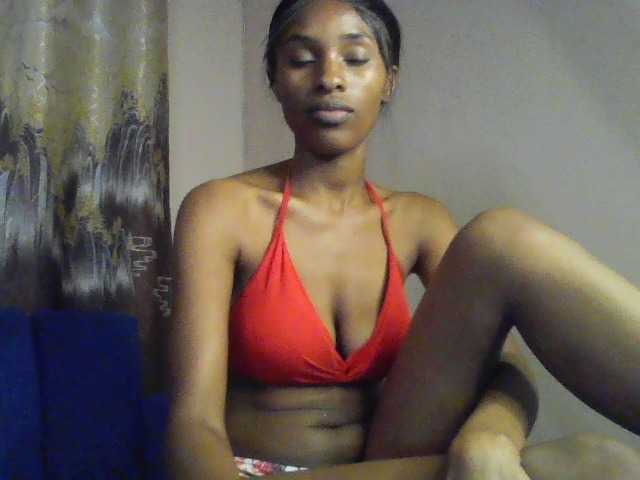 Fl0werssxoxo webcam bongacams model stream image