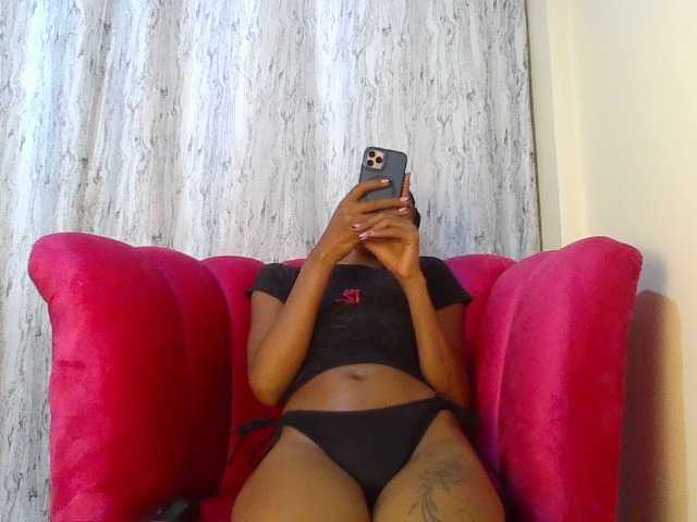 Fl0werssxoxo's BongaCams show and profile