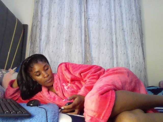 Fl0werssxoxo's BongaCams show and profile