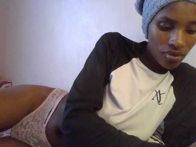 Fl0werssxoxo's BongaCams show and profile