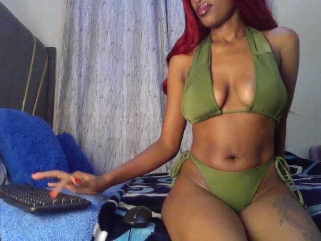 Fl0werssxoxo's BongaCams show and profile