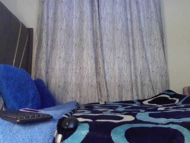 Fl0werssxoxo's BongaCams show and profile