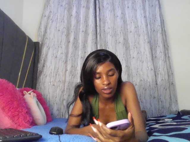 Fl0werssxoxo's BongaCams show and profile