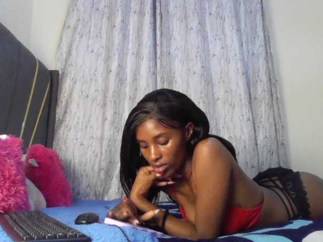 Fl0werssxoxo's BongaCams show and profile