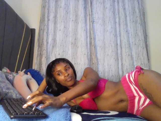 Fl0werssxoxo's BongaCams show and profile