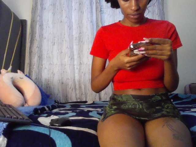 Fl0werssxoxo's BongaCams show and profile