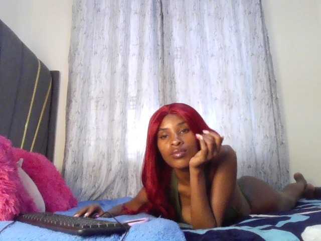 Fl0werssxoxo's BongaCams show and profile