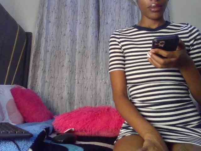 Fl0werssxoxo Live Webcam on BongaCams