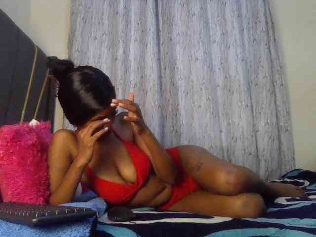 Fl0werssxoxo Live Webcam on BongaCams