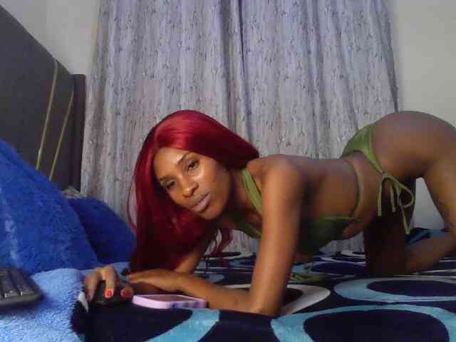 Fl0werssxoxo Live Webcam on BongaCams