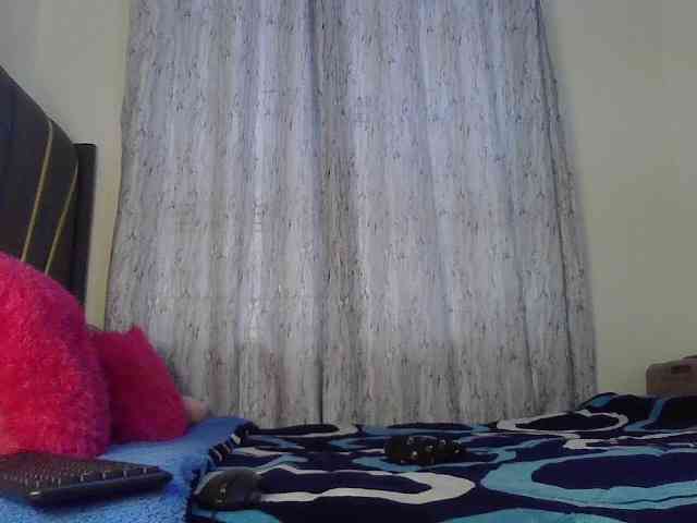 Fl0werssxoxo Live Webcam on BongaCams