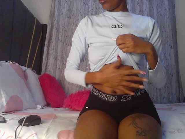 Fl0werssxoxo Live Webcam on BongaCams