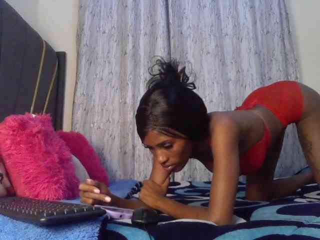 Fl0werssxoxo Live Webcam on BongaCams