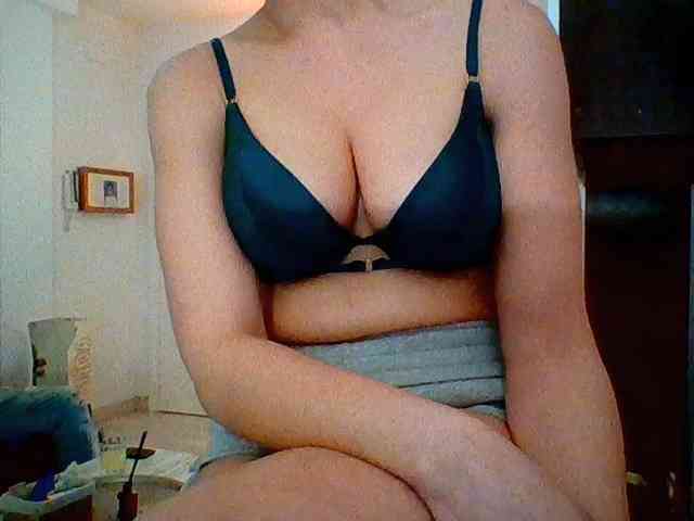 femmedefeu Live Webcam on BongaCams