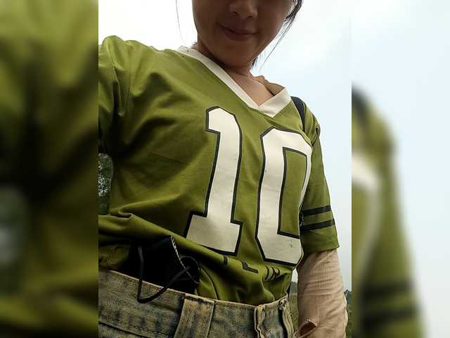 Clover6's BongaCams show and profile