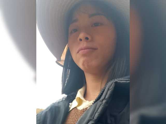 Clover6's BongaCams show and profile