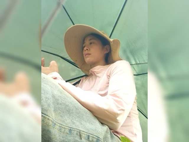 Clover6's BongaCams show and profile