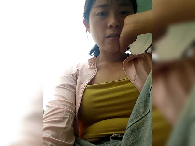 Clover6's BongaCams show and profile