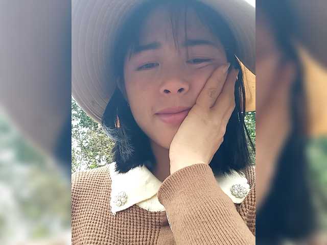 Clover6's BongaCams show and profile