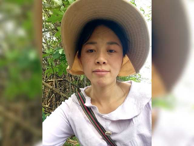 Clover6's BongaCams show and profile