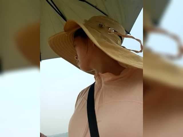 Clover6's BongaCams show and profile