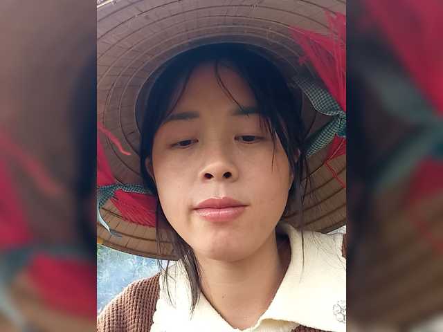 Clover6's BongaCams show and profile