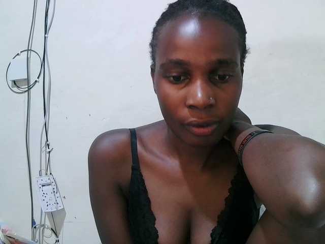 le modèle pritty-amber est en webcam porno dans un show sur le site bongacams, il possède les tags suivants: Ebony,Brunette,Trimmed