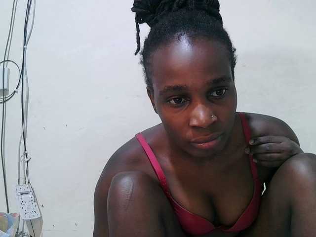 le modèle pritty-amber est en webcam porno dans un show sur le site bongacams, il possède les tags suivants: Ebony,Brunette,Trimmed