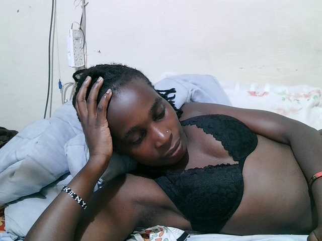 pritty-amber webcam bongacams model stream image