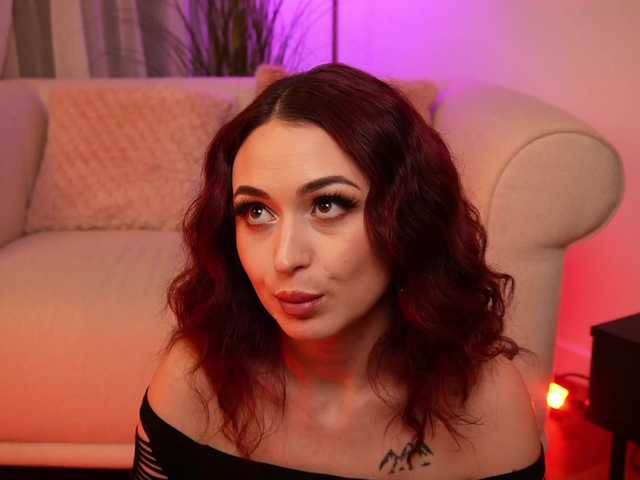 elianafoxx's BongaCams show and profile