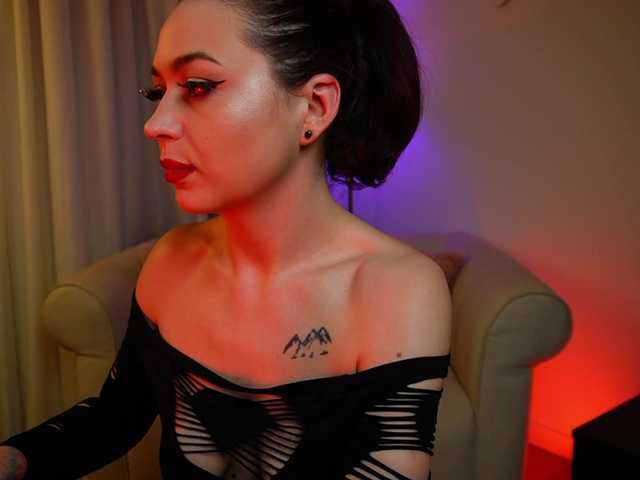 elianafoxx's BongaCams show and profile