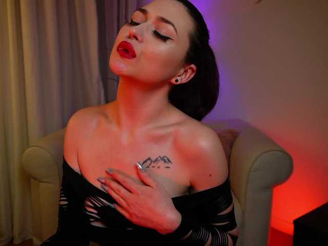 elianafoxx's BongaCams show and profile