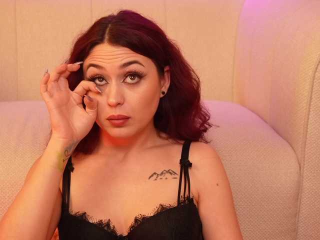 elianafoxx's BongaCams show and profile