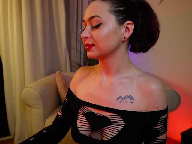 le modèle elianafoxx est en webcam porno dans un show sur le site bongacams, il possède les tags suivants: White/Caucasian,Brunette,Shaved