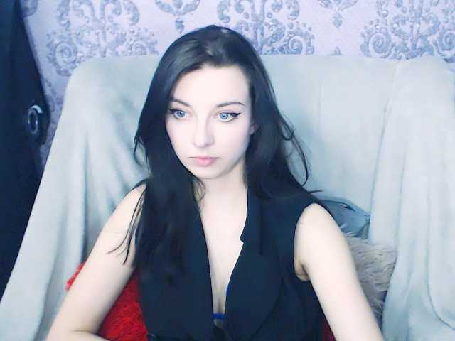 VirginLuna's BongaCams show and profile