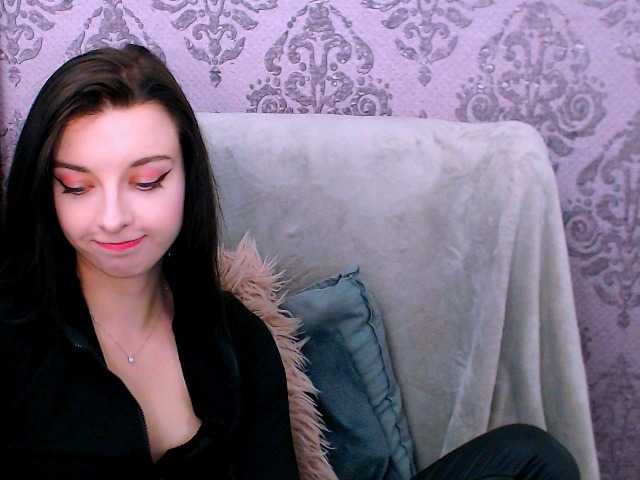 VirginLuna live cam profile