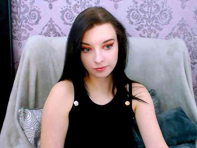 VirginLuna Live Webcam on BongaCams