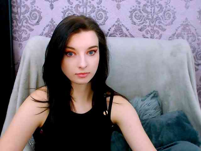 VirginLuna webcam