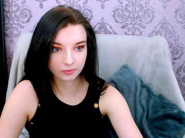 VirginLuna Live Webcam on BongaCams