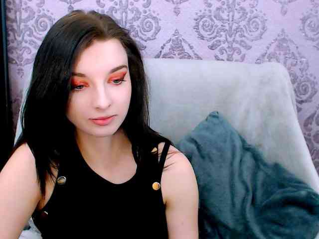 VirginLuna Live Webcam on BongaCams