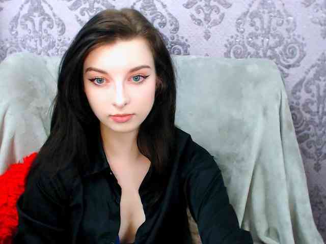 VirginLuna webcam