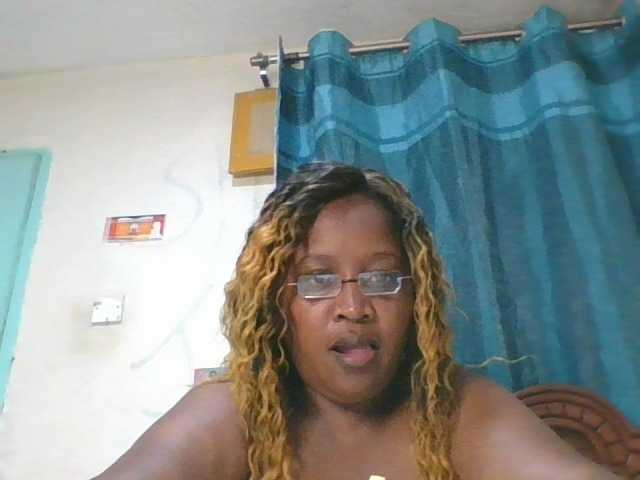 Profile and Statistics for peacekhloe on BongaCams