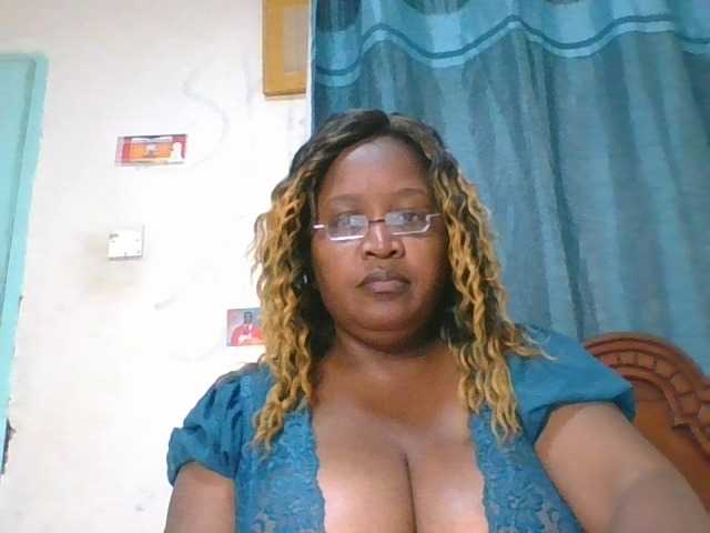 peacekhloe Live Cam on BongaCams