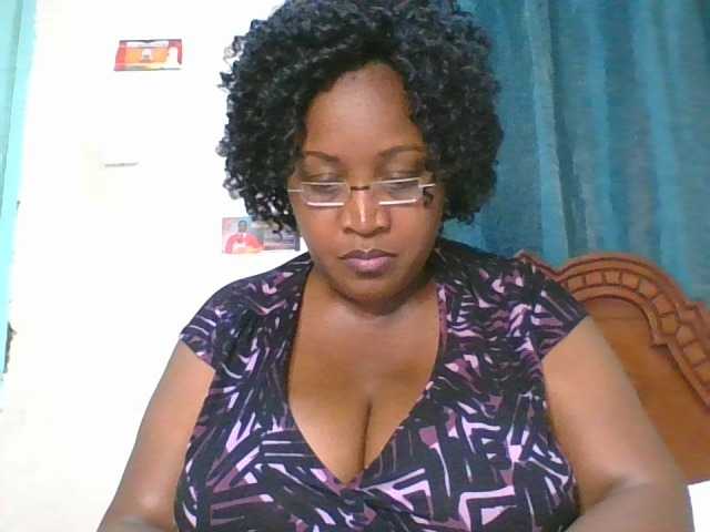 le modèle peacekhloe est en webcam porno dans un show sur le site bongacams, il possède les tags suivants: Ebony,Brunette,Trimmed