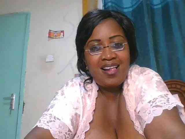 peacekhloe Live Webcam on BongaCams