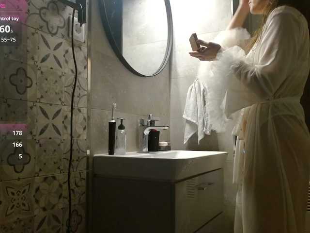 Girlaa's Thumb Image