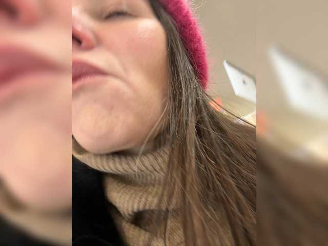 Girlaa's BongaCams show and profile