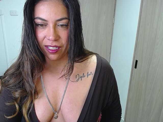 Giogiocapriati's BongaCams show and profile