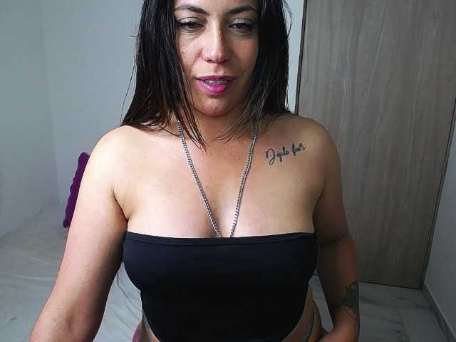 Giogiocapriati's BongaCams show and profile