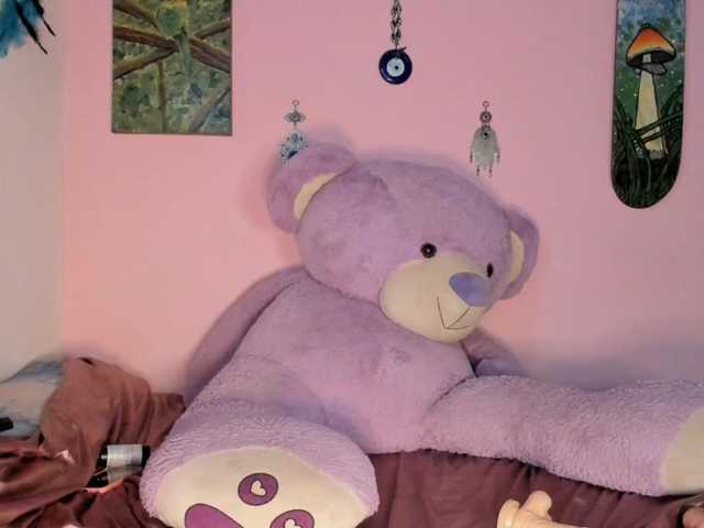 Maddyjhonsson's BongaCams show and profile